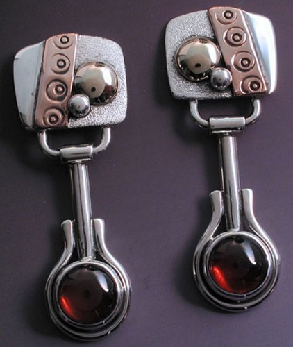 Swinging garnet earrings